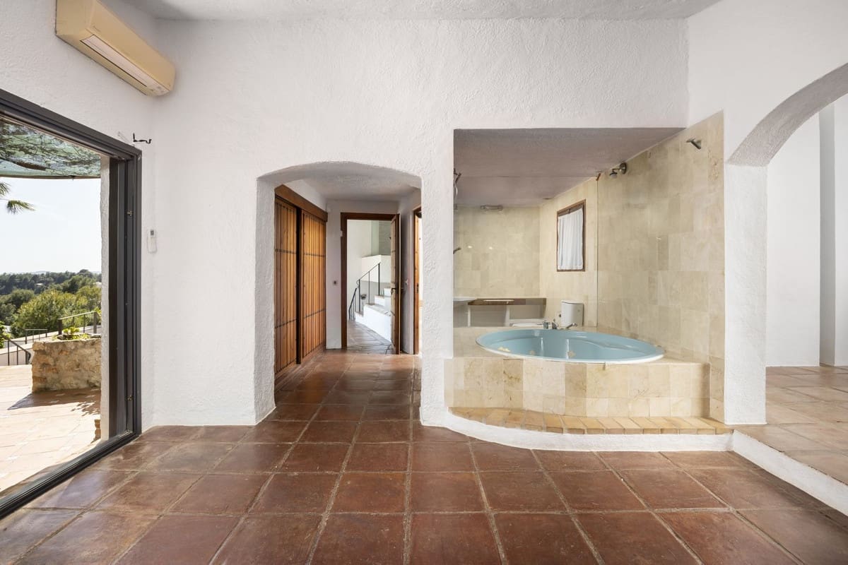 5 bedroom Villa for sale in Mijas with garage - € 980,000 (Ref: 9145034)