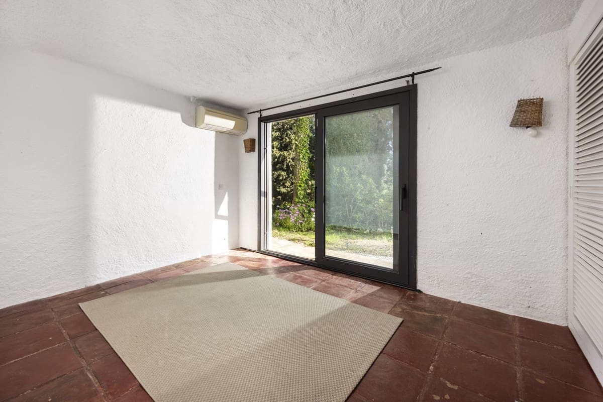 5 bedroom Villa for sale in Mijas with garage - € 980,000 (Ref: 9145034)
