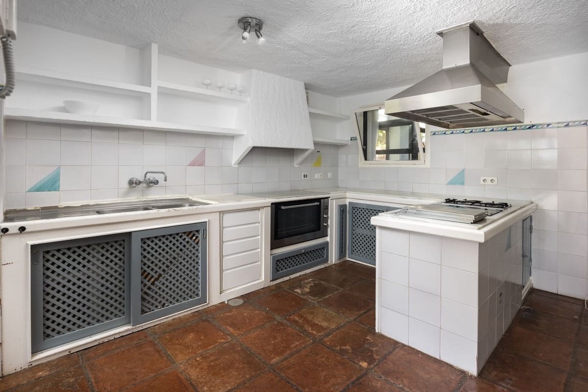 5 bedroom Villa for sale in Mijas with garage - € 980,000 (Ref: 9145034)
