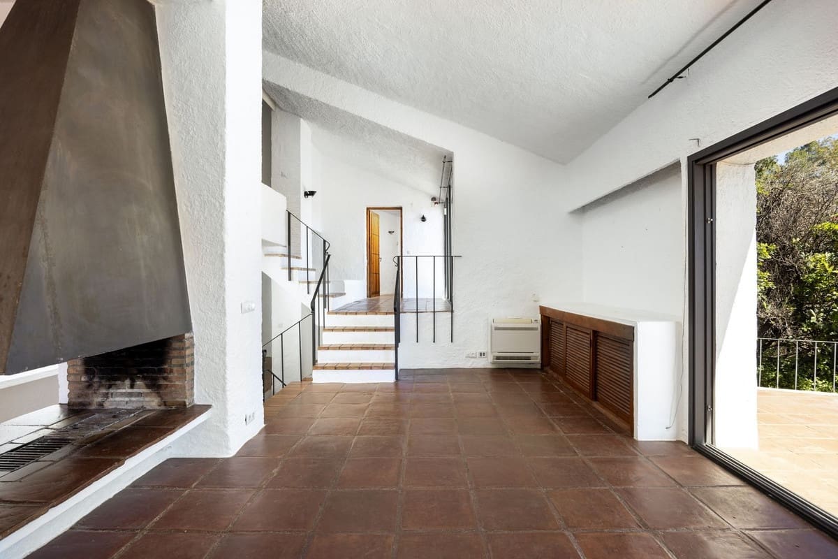 5 bedroom Villa for sale in Mijas with garage - € 980,000 (Ref: 9145034)