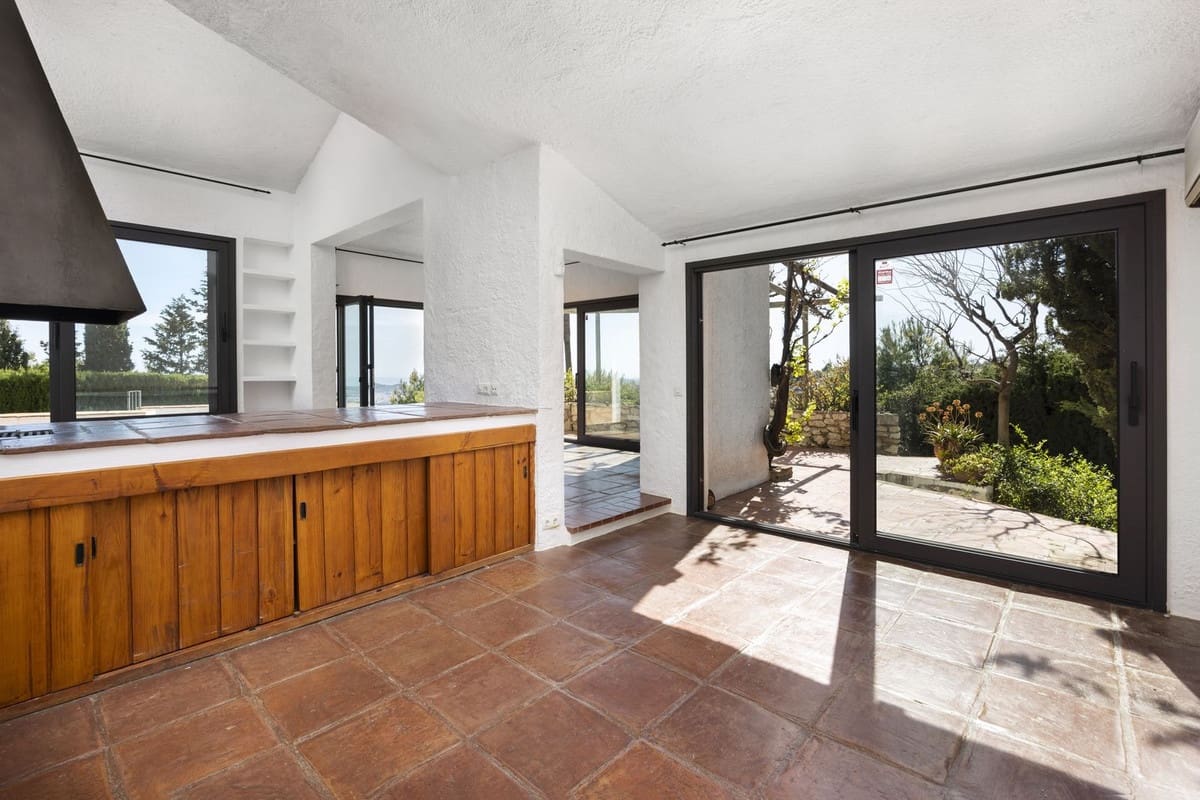 5 bedroom Villa for sale in Mijas with garage - € 980,000 (Ref: 9145034)