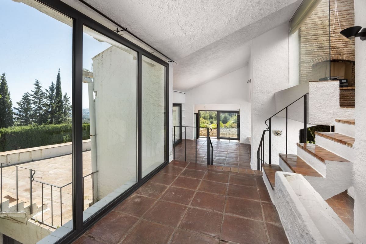 5 bedroom Villa for sale in Mijas with garage - € 980,000 (Ref: 9145034)