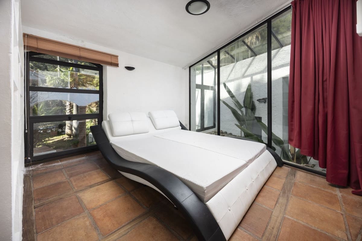 5 bedroom Villa for sale in Mijas with garage - € 980,000 (Ref: 9145034)