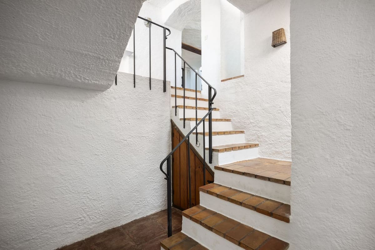 5 bedroom Villa for sale in Mijas with garage - € 980,000 (Ref: 9145034)