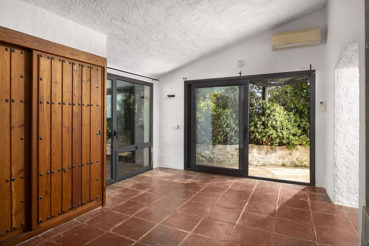 5 bedroom Villa for sale in Mijas with garage - € 980,000 (Ref: 9145034)
