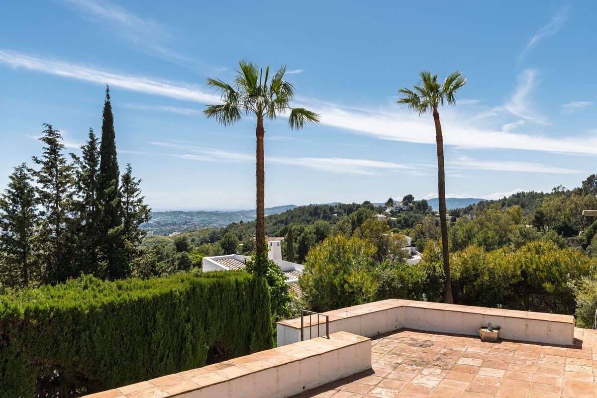 5 bedroom Villa for sale in Mijas with garage - € 980,000 (Ref: 9145034)