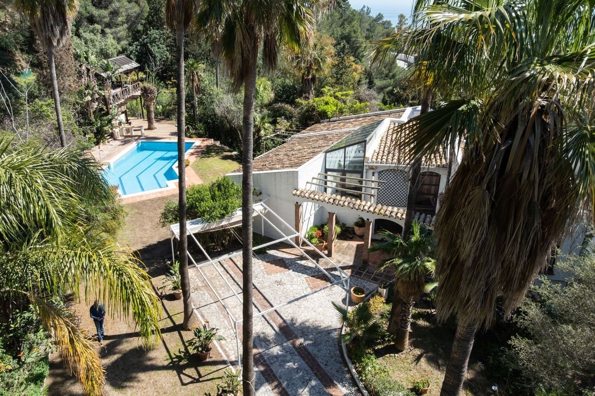 5 bedroom Villa for sale in Mijas with garage - € 980,000 (Ref: 9145034)