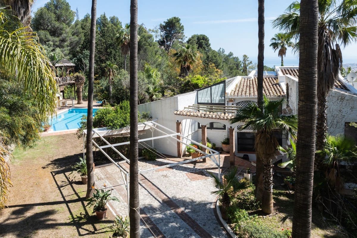 5 bedroom Villa for sale in Mijas with garage - € 980,000 (Ref: 9145034)