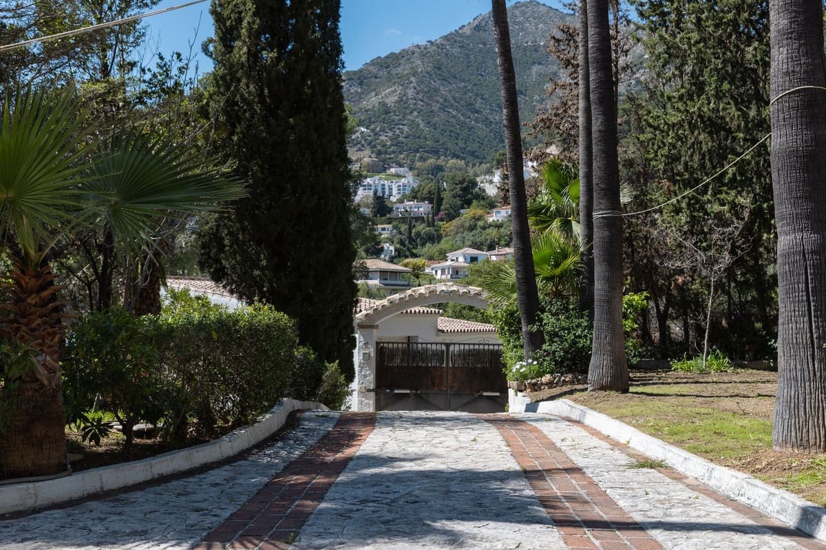 5 bedroom Villa for sale in Mijas with garage - € 980,000 (Ref: 9145034)