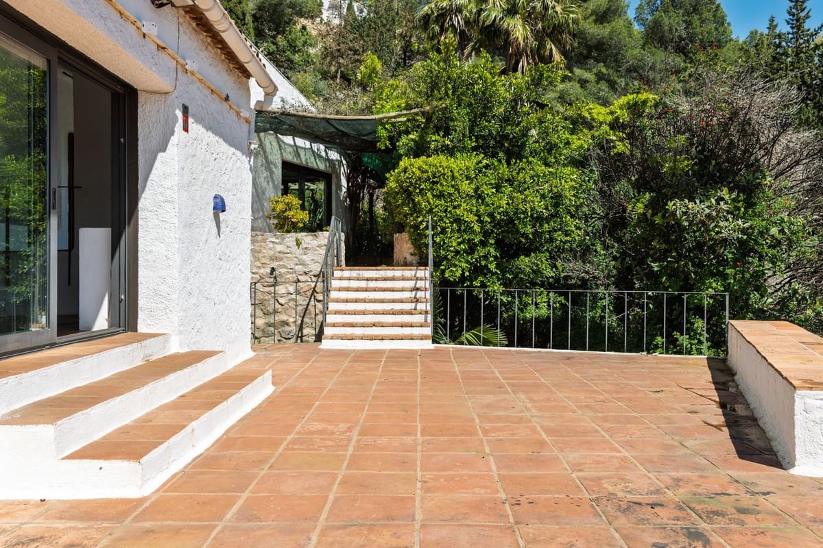 5 bedroom Villa for sale in Mijas with garage - € 980,000 (Ref: 9145034)