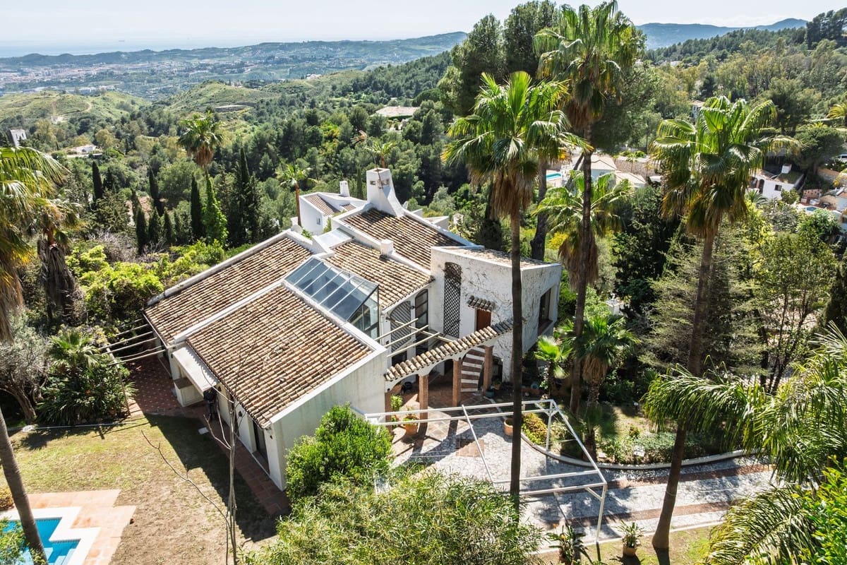 5 bedroom Villa for sale in Mijas with garage - € 980,000 (Ref: 9145034)