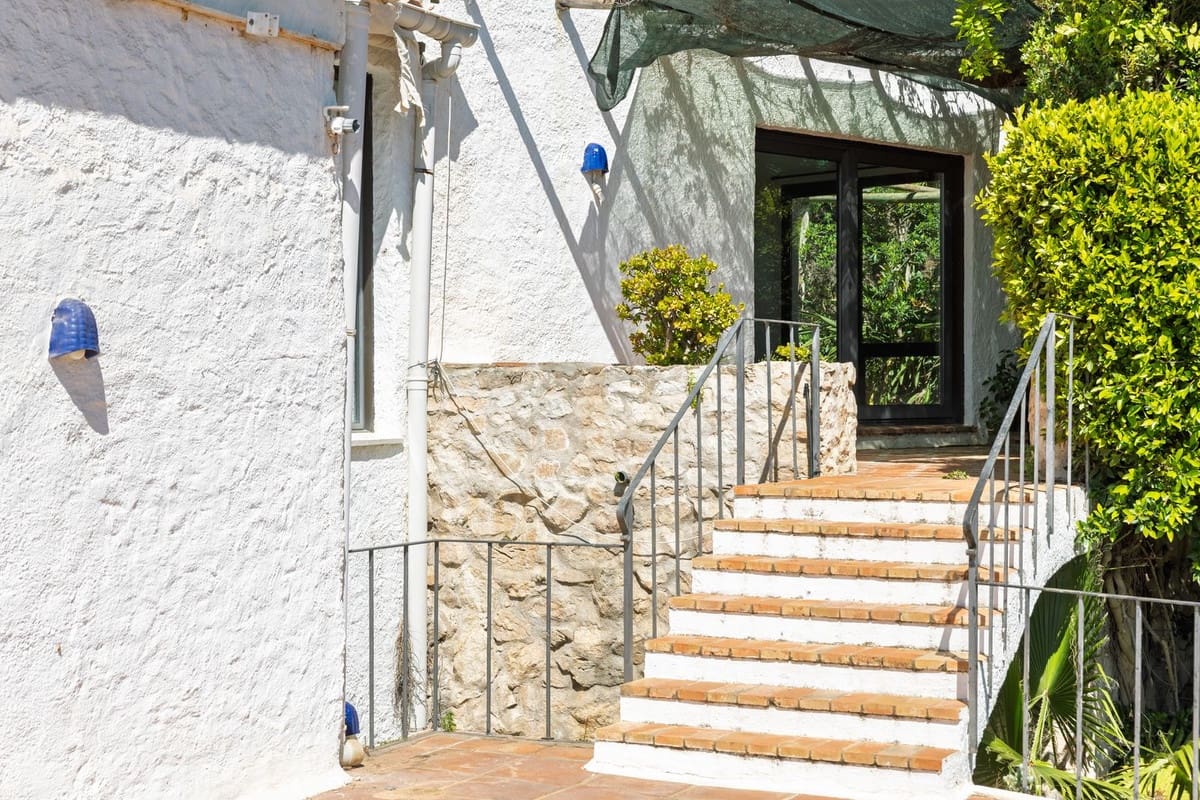 5 bedroom Villa for sale in Mijas with garage - € 980,000 (Ref: 9145034)