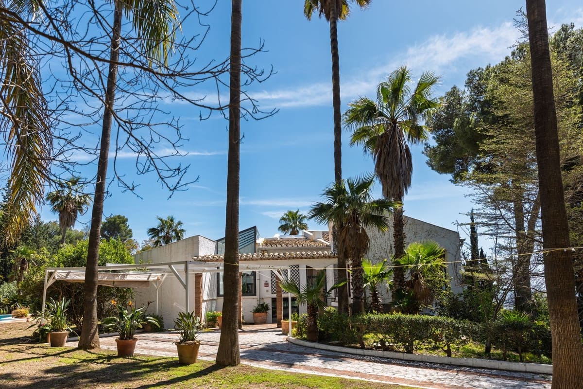 5 bedroom Villa for sale in Mijas with garage - € 980,000 (Ref: 9145034)