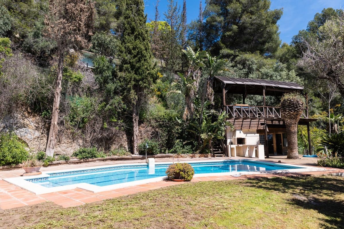 5 bedroom Villa for sale in Mijas with garage - € 980,000 (Ref: 9145034)