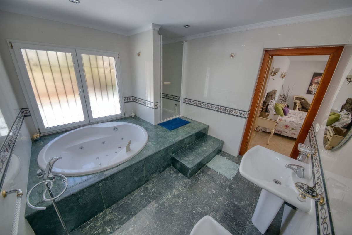 4 soveværelse Villa til salg i Benalmadena - € 1.250.000 (Ref: 9145035)