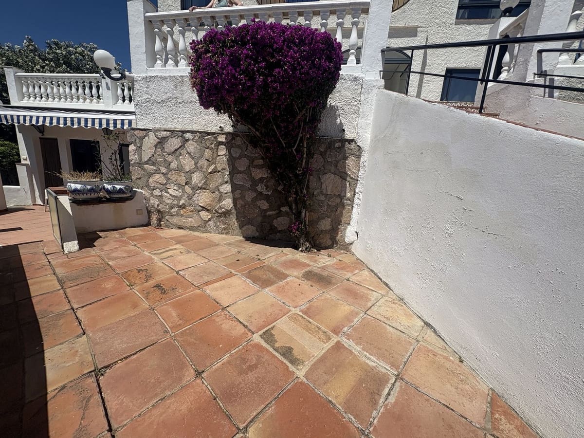 6 bedroom Villa for sale in Mijas Costa - € 1,185,000 (Ref: 9145037)