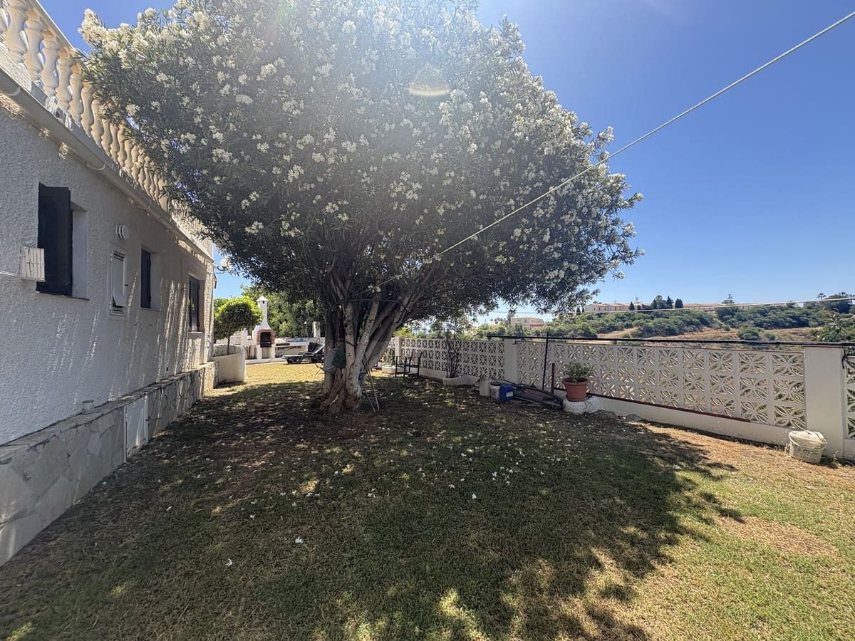 6 bedroom Villa for sale in Mijas Costa - € 1,185,000 (Ref: 9145037)