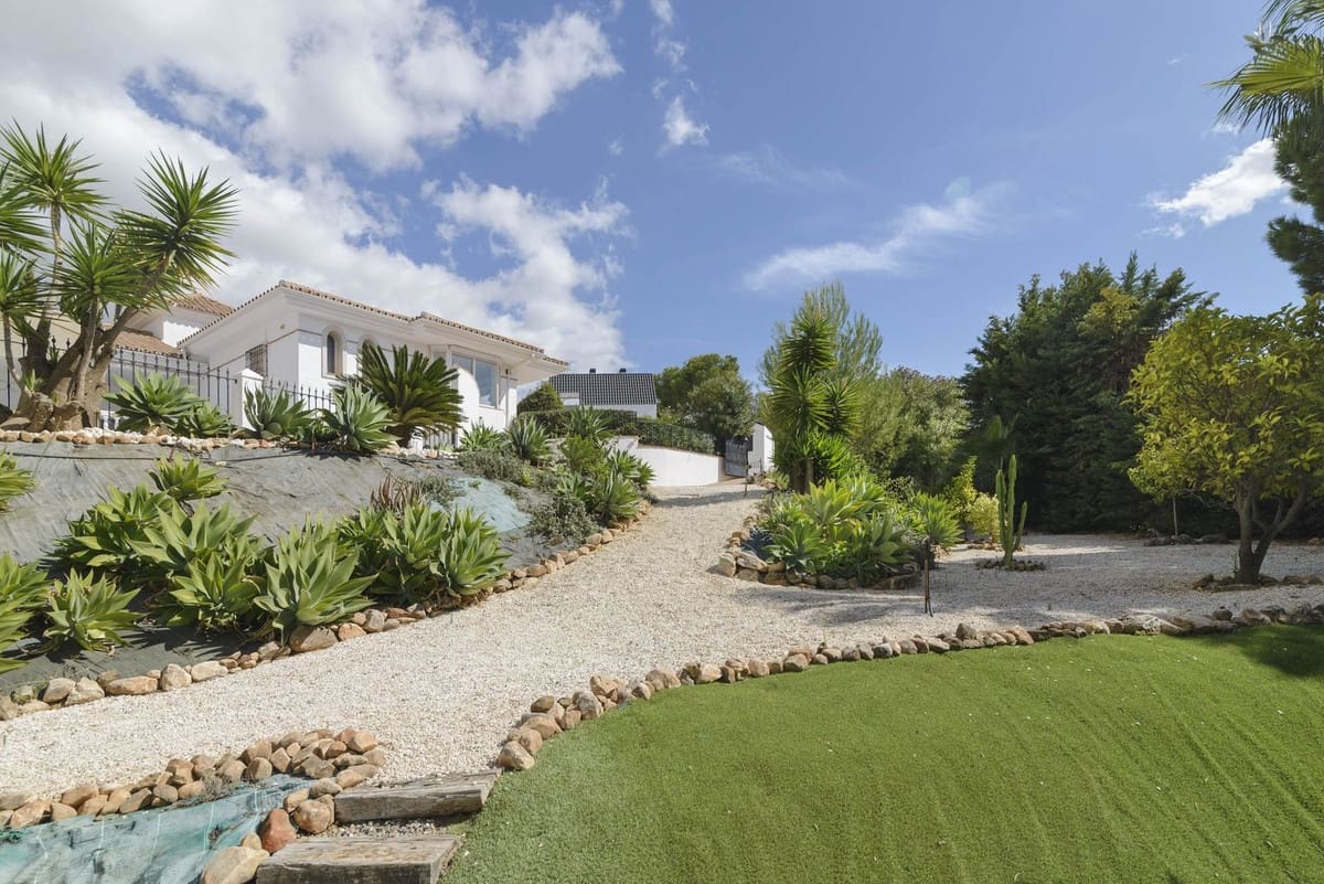 4 bedroom Villa for sale in Mijas with garage - € 1,175,000 (Ref: 9145039)