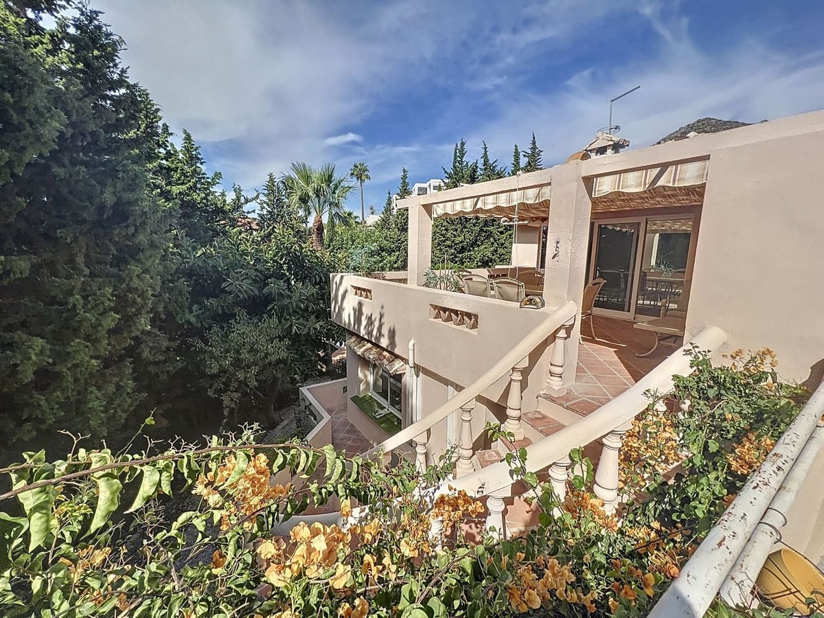 5 bedroom Villa for sale in Mijas - € 1,000,000 (Ref: 9145045)