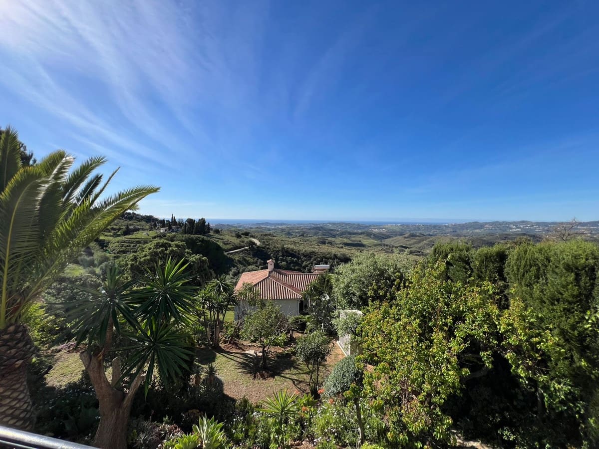 4 bedroom Villa for sale in Mijas with garage - € 899,000 (Ref: 9145051)