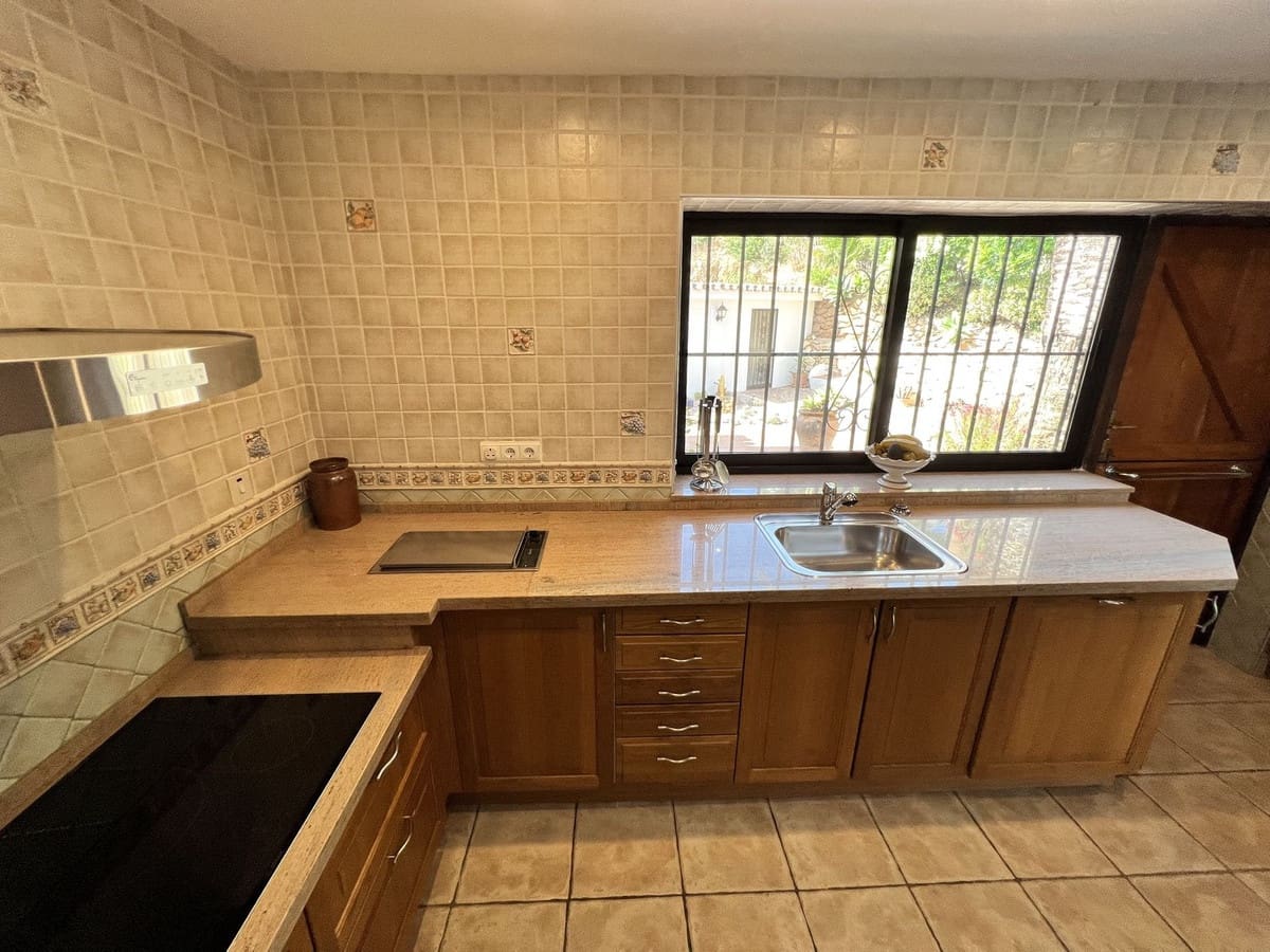 4 bedroom Villa for sale in Mijas with garage - € 899,000 (Ref: 9145051)