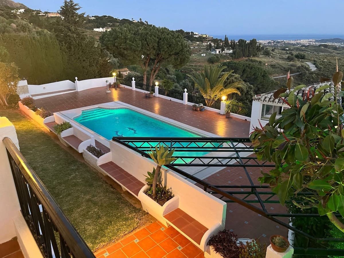 4 bedroom Villa for sale in Mijas with garage - € 899,000 (Ref: 9145051)
