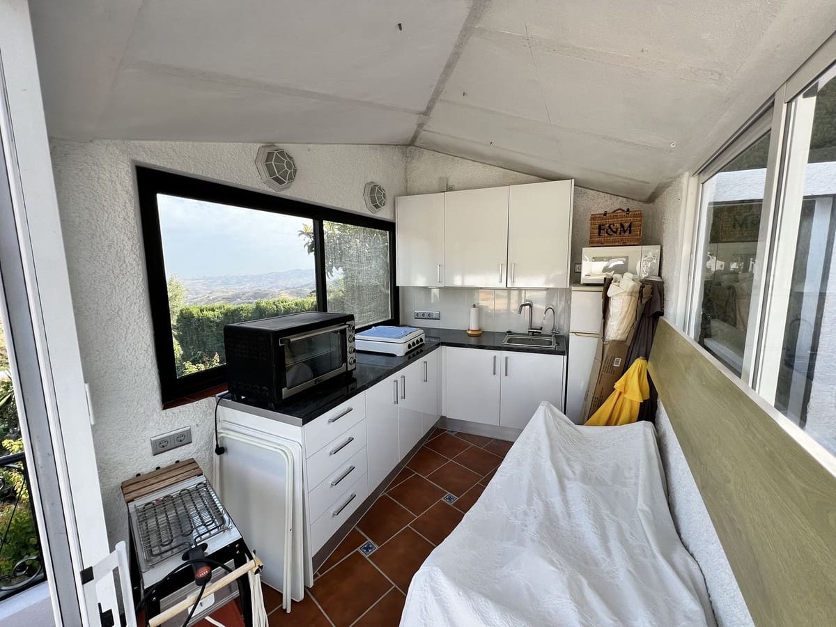 4 bedroom Villa for sale in Mijas with garage - € 899,000 (Ref: 9145051)