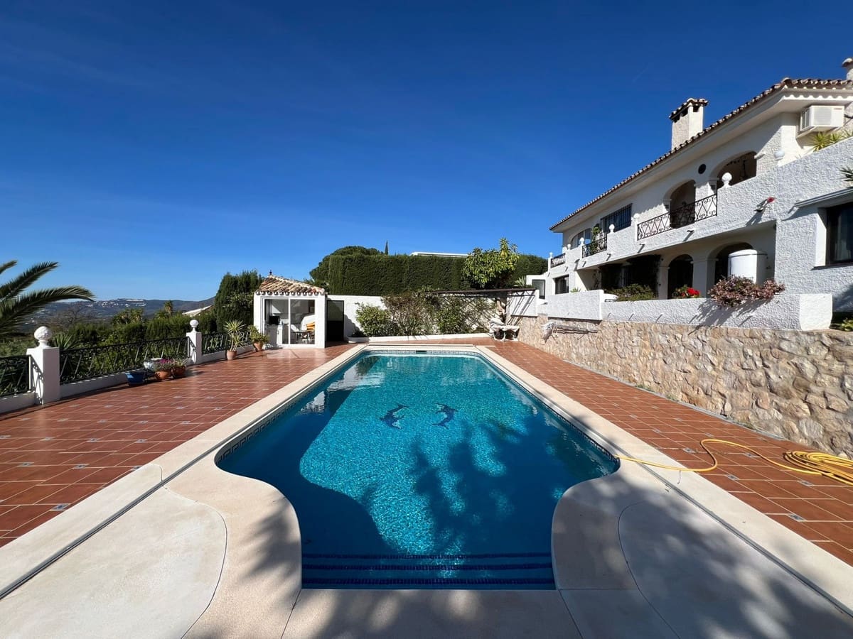 4 bedroom Villa for sale in Mijas with garage - € 899,000 (Ref: 9145051)