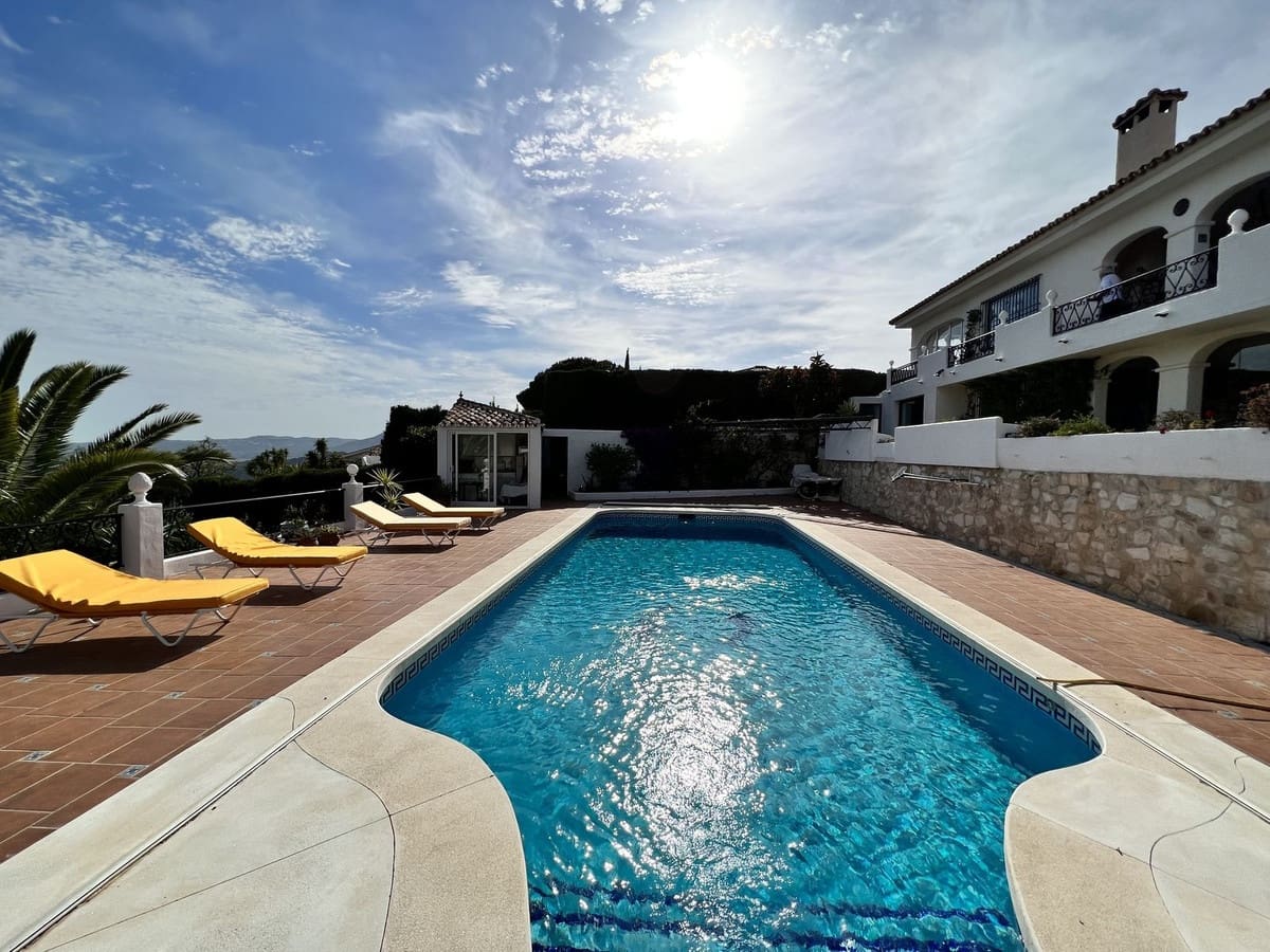4 bedroom Villa for sale in Mijas with garage - € 899,000 (Ref: 9145051)