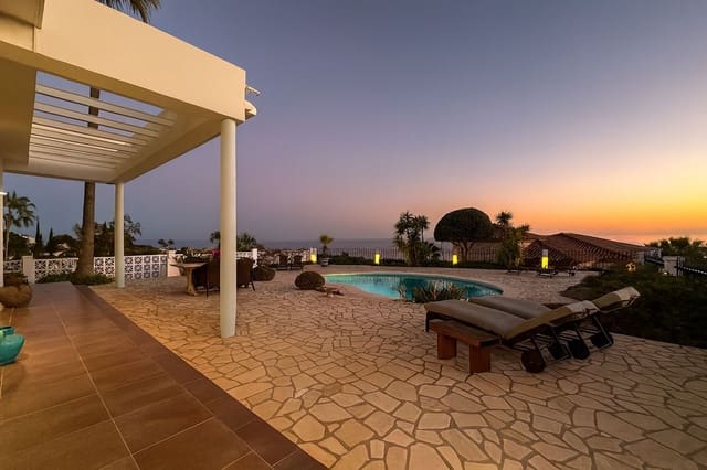 4 soverom Villa til salgs i La Capellania, Benalmádena med garasje - € 2 695 000 (Ref: 9145053)