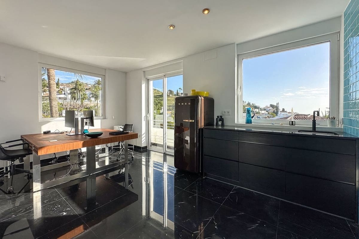 4 soveværelse Villa til salg i La Capellania med garage - € 2.695.000 (Ref: 9145053)