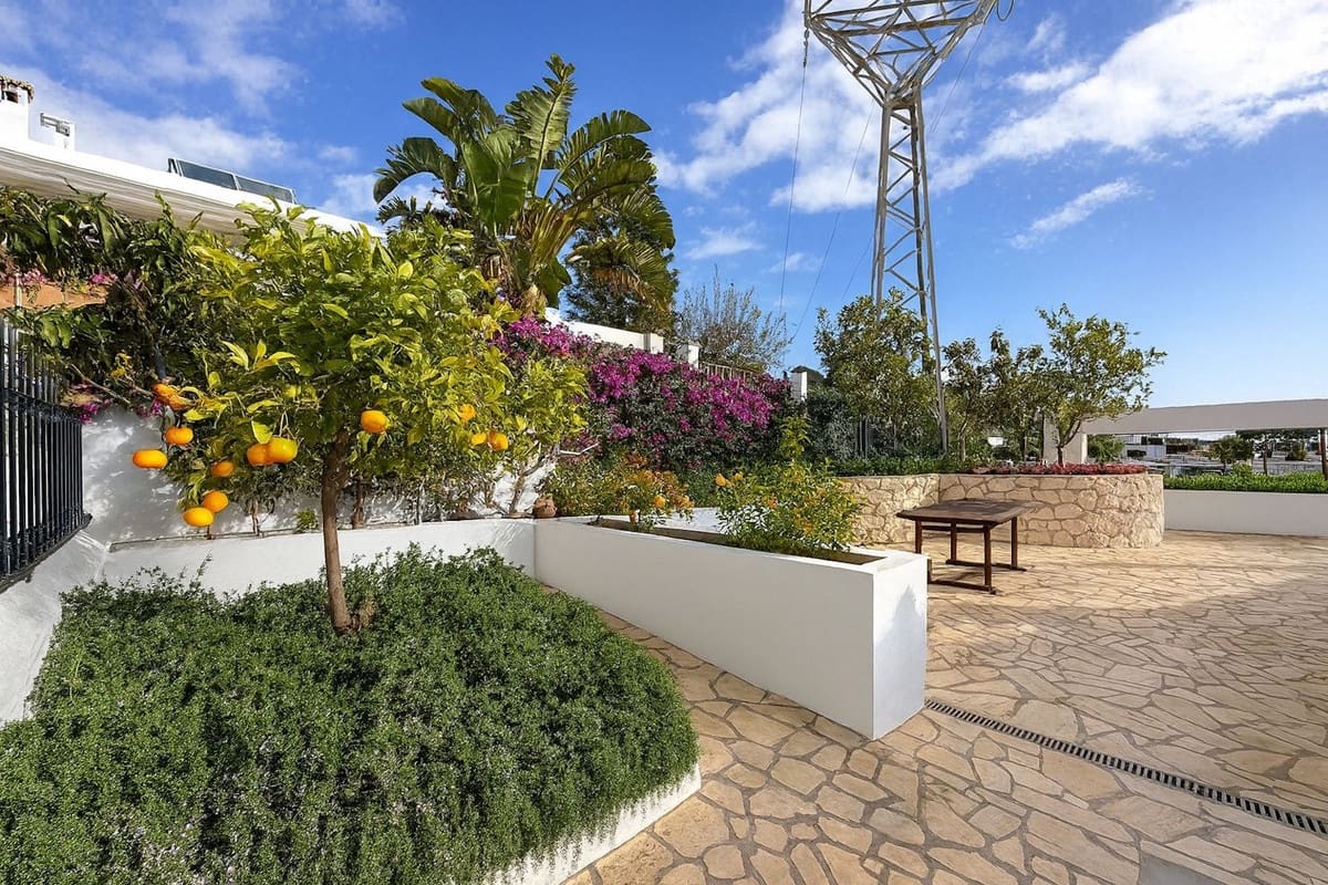 4 soveværelse Villa til salg i La Capellania med garage - € 2.695.000 (Ref: 9145053)