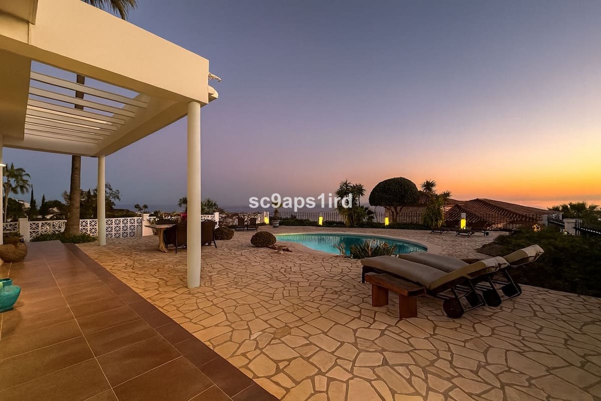 4 bedroom Villa for sale in La Capellania with garage - € 2,695,000 (Ref: 9145053)