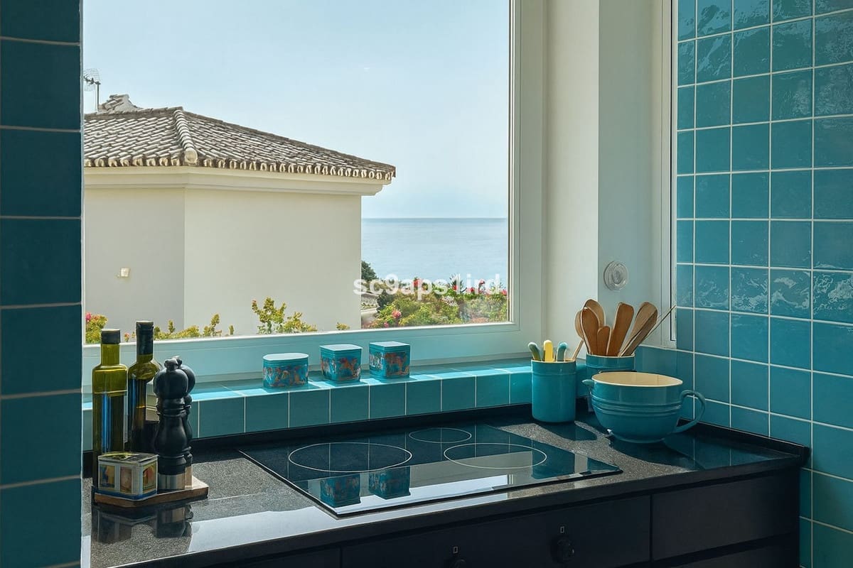 4 bedroom Villa for sale in La Capellania with garage - € 2,695,000 (Ref: 9145053)