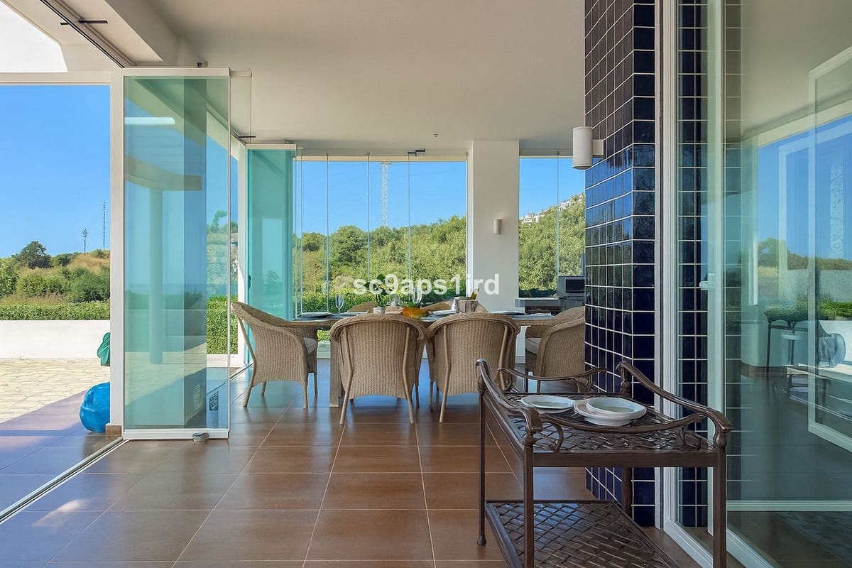 4 bedroom Villa for sale in La Capellania with garage - € 2,695,000 (Ref: 9145053)