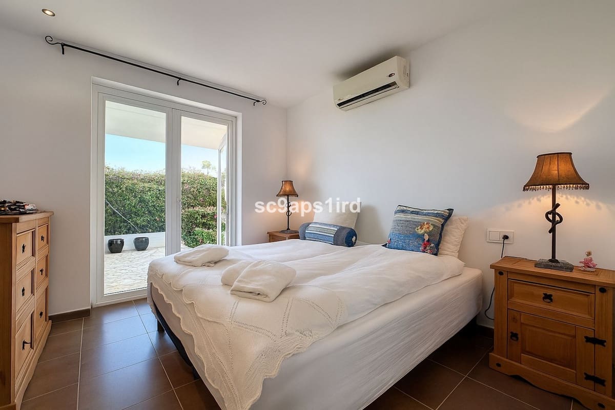 4 bedroom Villa for sale in La Capellania with garage - € 2,695,000 (Ref: 9145053)