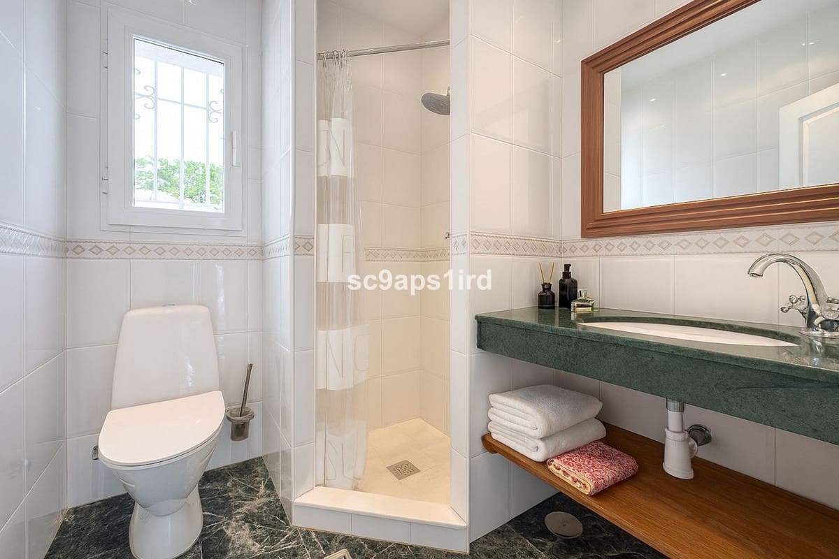 4 bedroom Villa for sale in La Capellania with garage - € 2,695,000 (Ref: 9145053)