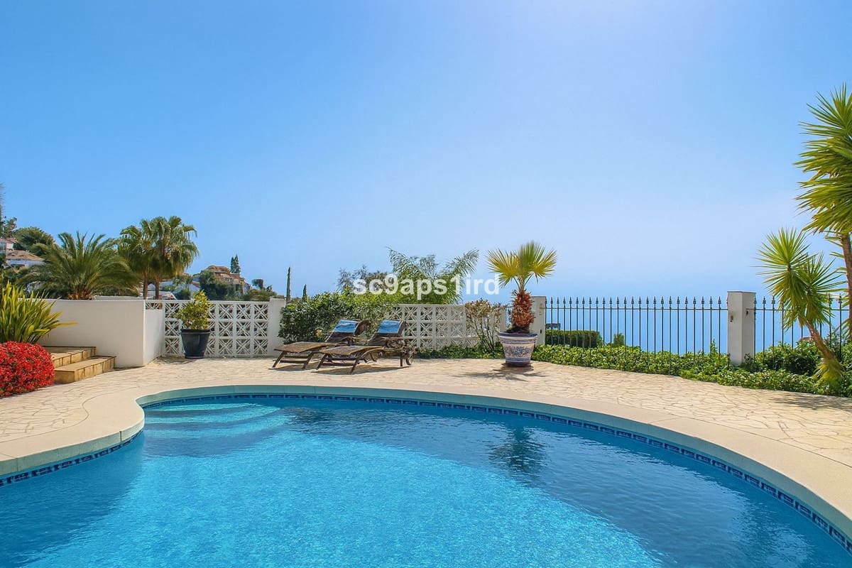 4 bedroom Villa for sale in La Capellania with garage - € 2,695,000 (Ref: 9145053)