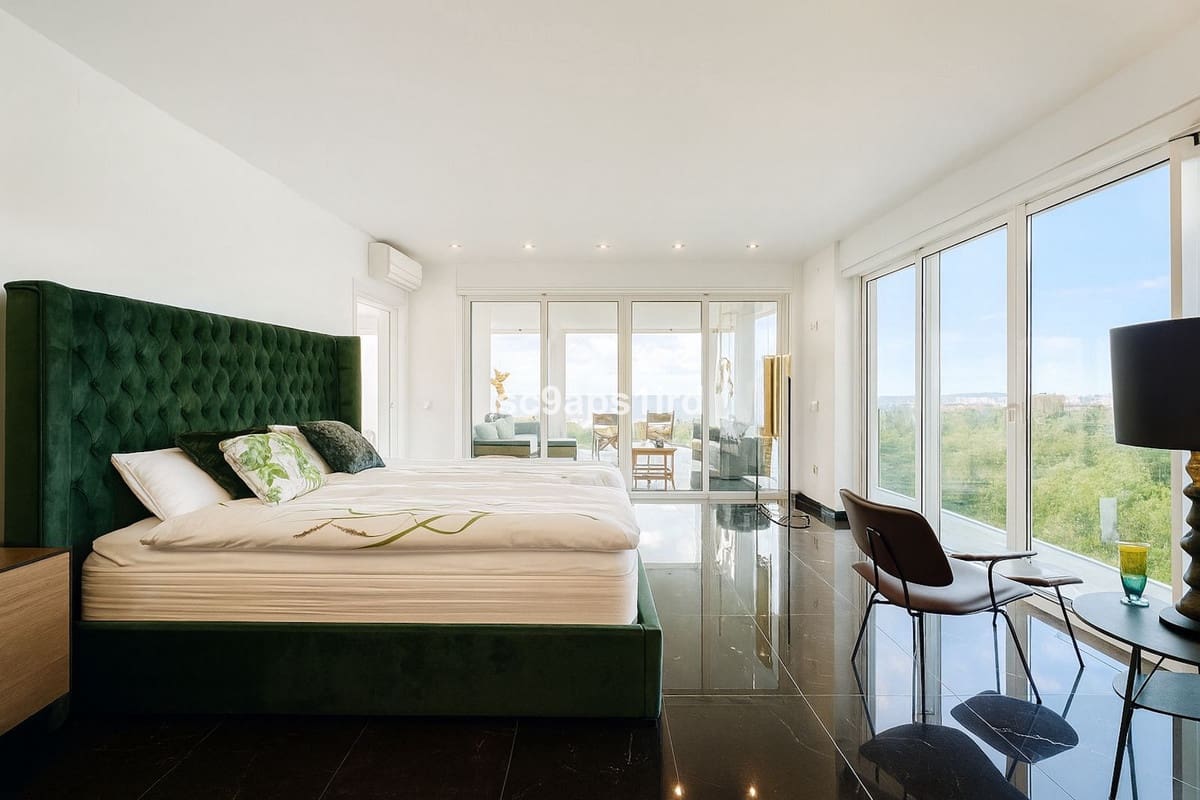 4 bedroom Villa for sale in La Capellania with garage - € 2,695,000 (Ref: 9145053)