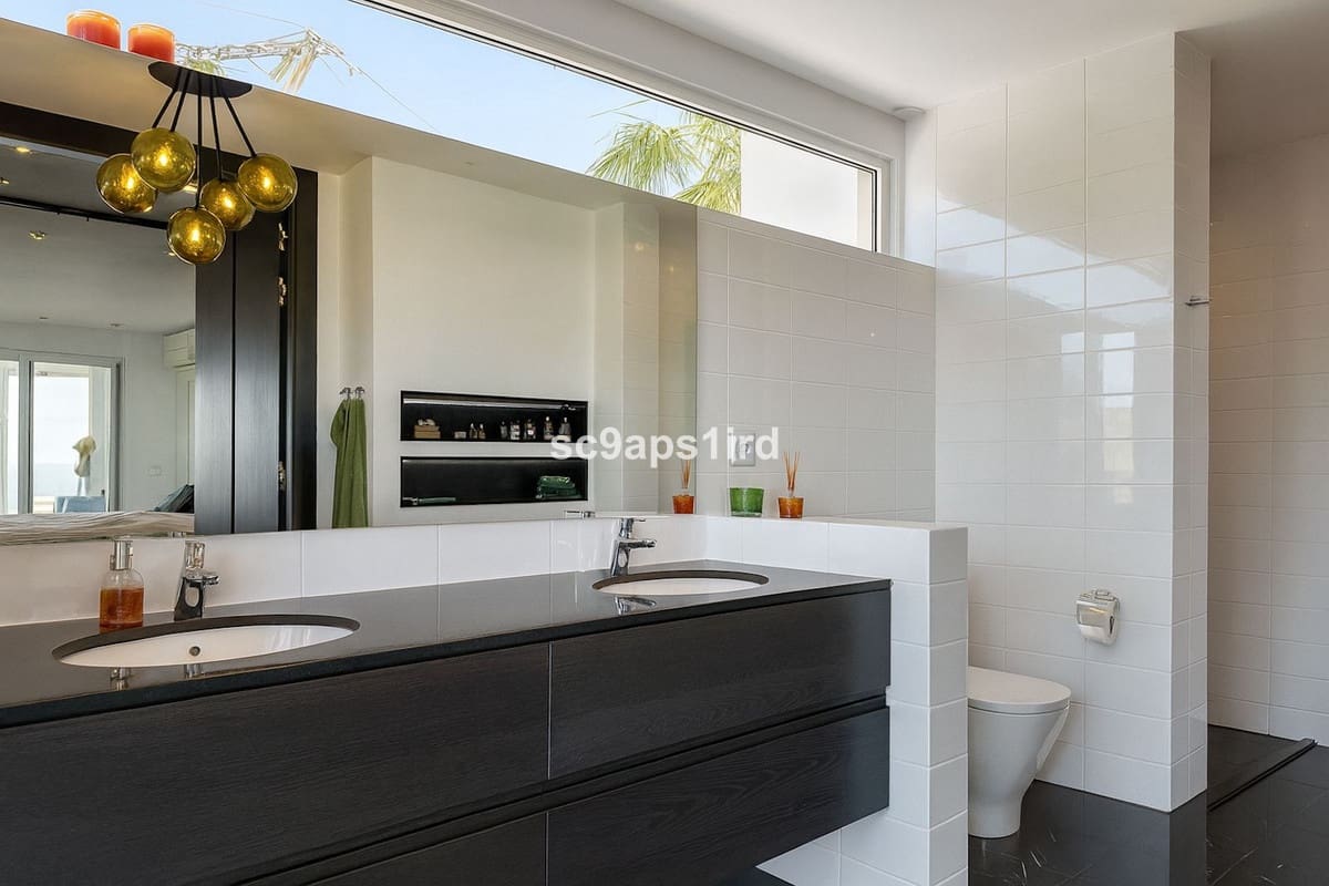 4 bedroom Villa for sale in La Capellania with garage - € 2,695,000 (Ref: 9145053)