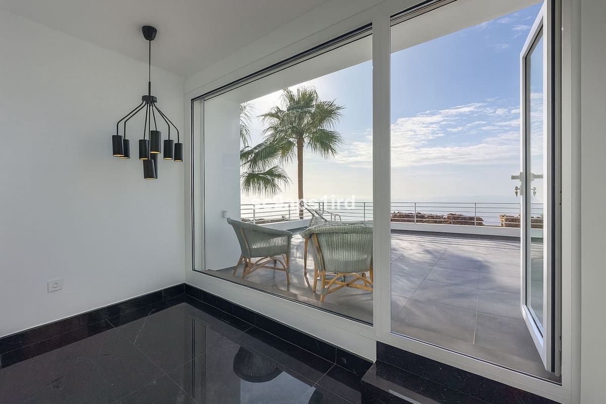 4 bedroom Villa for sale in La Capellania with garage - € 2,695,000 (Ref: 9145053)