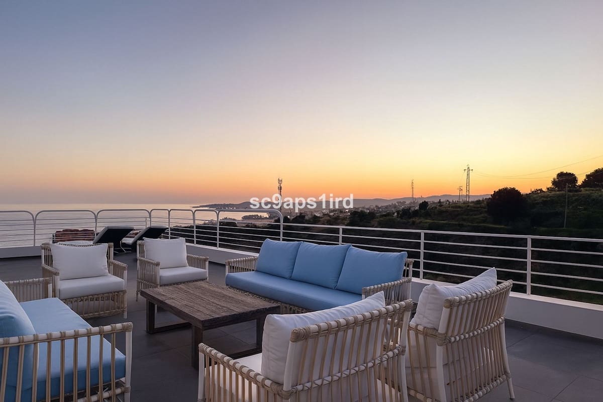 4 bedroom Villa for sale in La Capellania with garage - € 2,695,000 (Ref: 9145053)