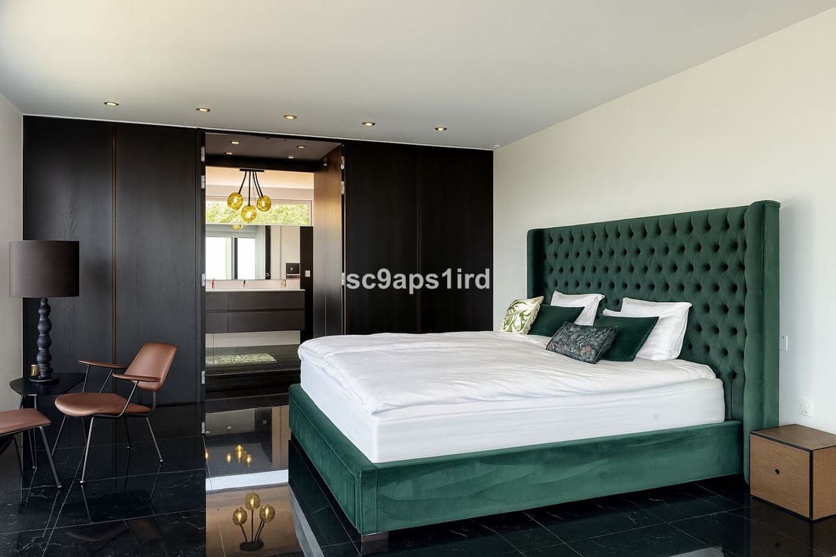 4 bedroom Villa for sale in La Capellania with garage - € 2,695,000 (Ref: 9145053)