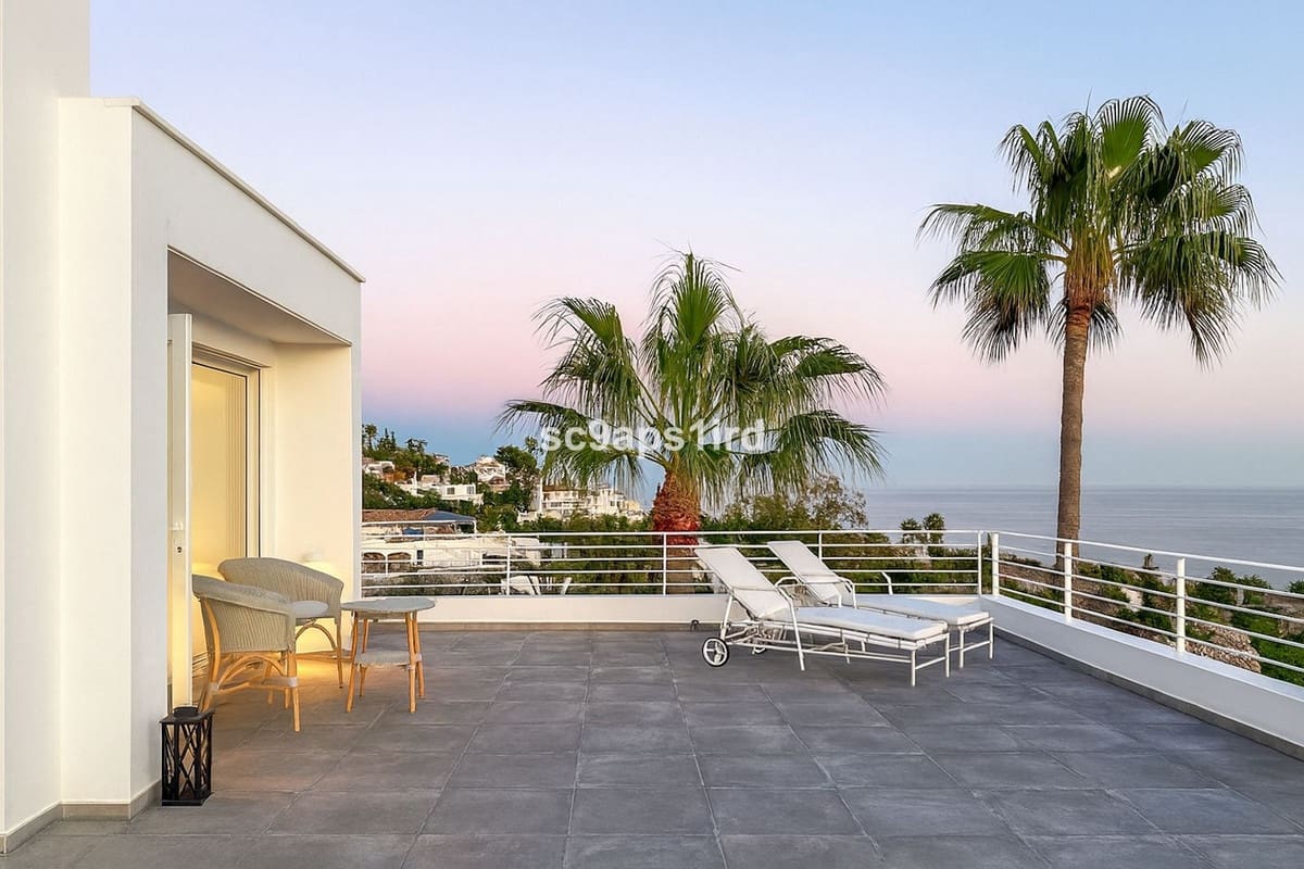 4 bedroom Villa for sale in La Capellania with garage - € 2,695,000 (Ref: 9145053)