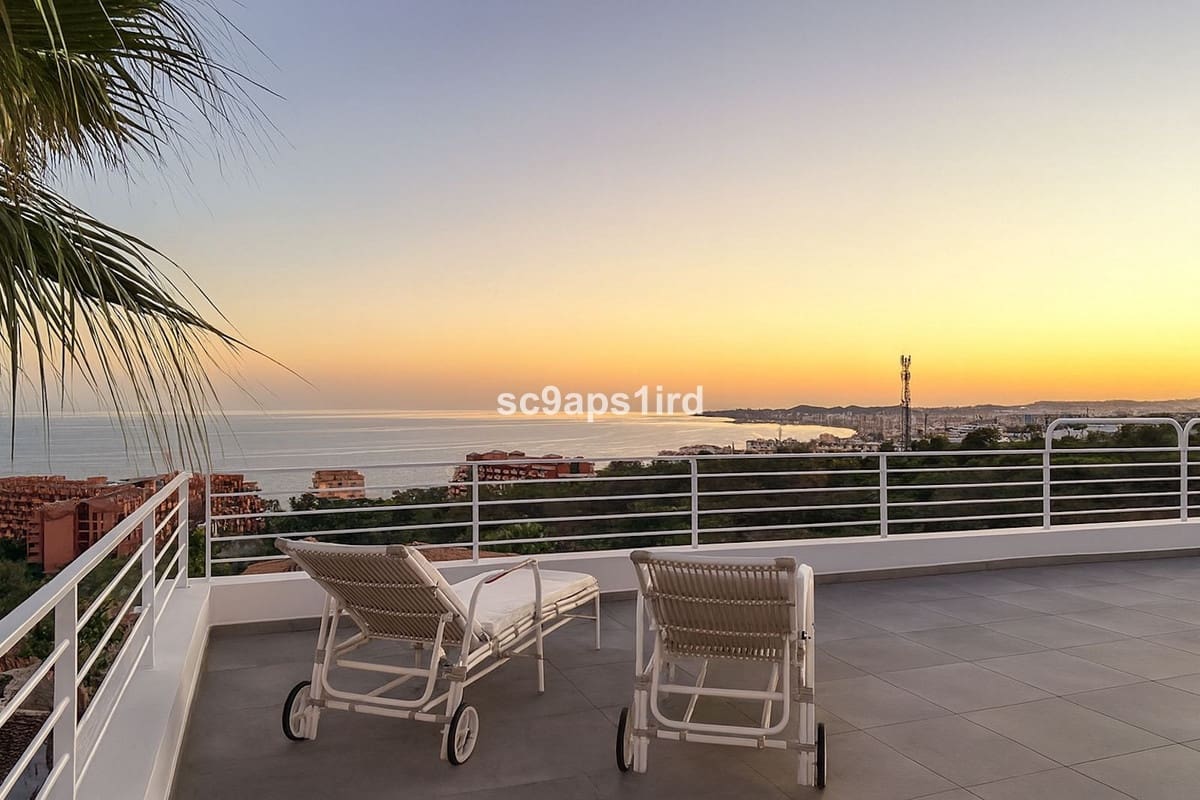 4 bedroom Villa for sale in La Capellania with garage - € 2,695,000 (Ref: 9145053)