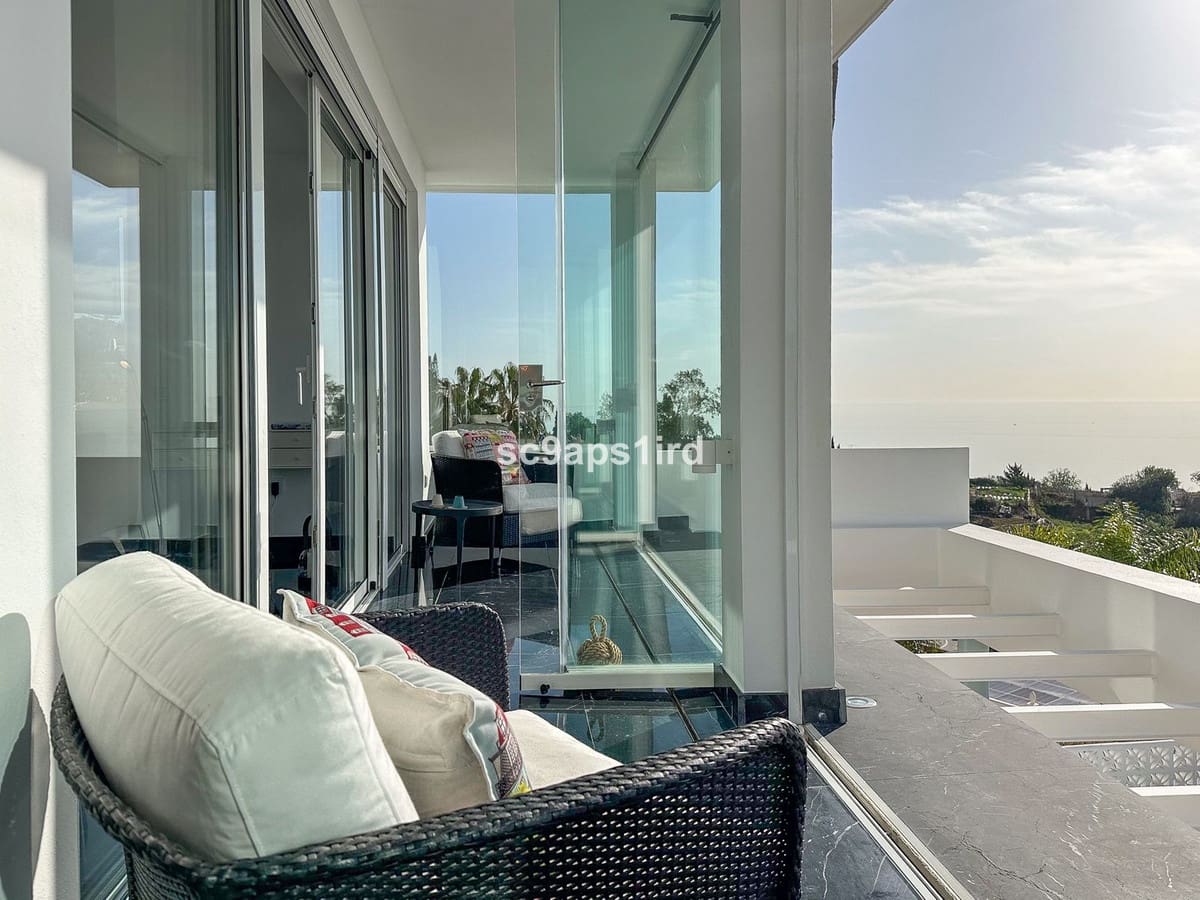 4 bedroom Villa for sale in La Capellania with garage - € 2,695,000 (Ref: 9145053)