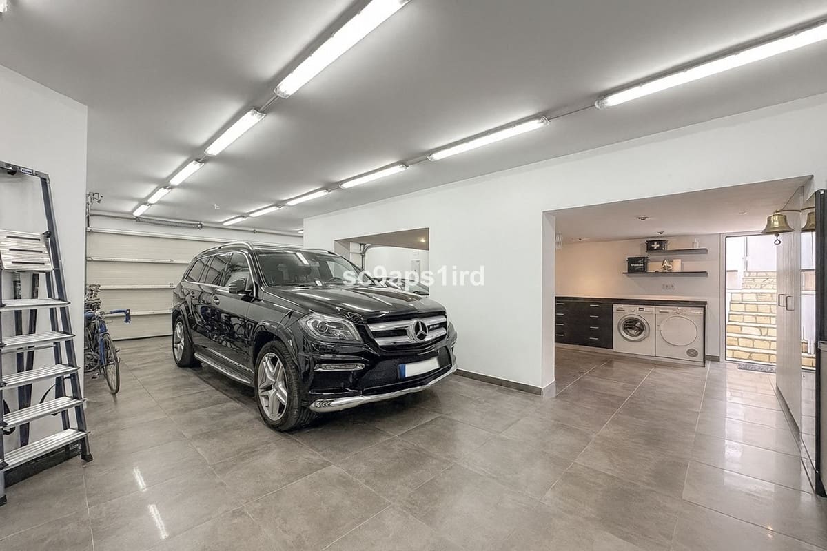 4 bedroom Villa for sale in La Capellania with garage - € 2,695,000 (Ref: 9145053)