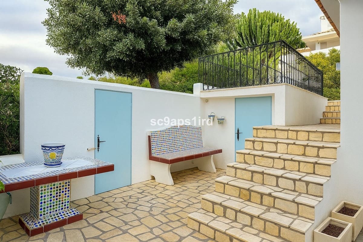 4 bedroom Villa for sale in La Capellania with garage - € 2,695,000 (Ref: 9145053)