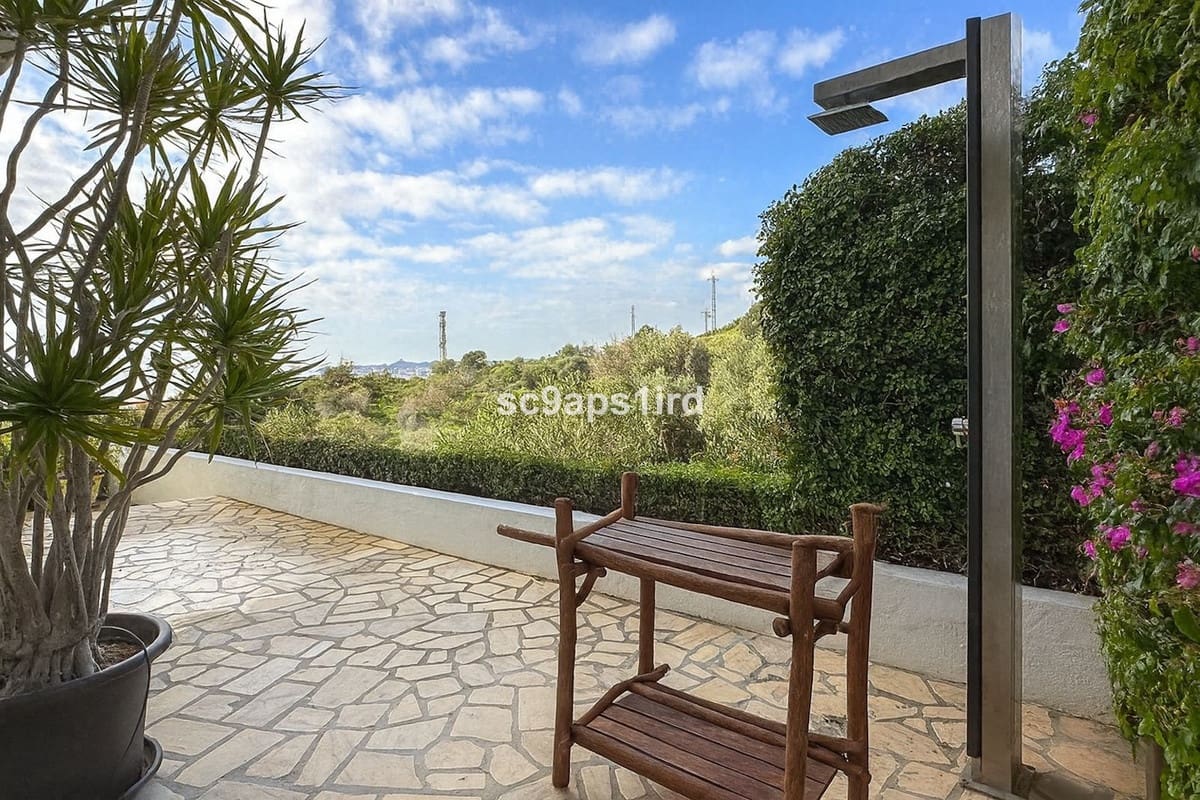 4 bedroom Villa for sale in La Capellania with garage - € 2,695,000 (Ref: 9145053)