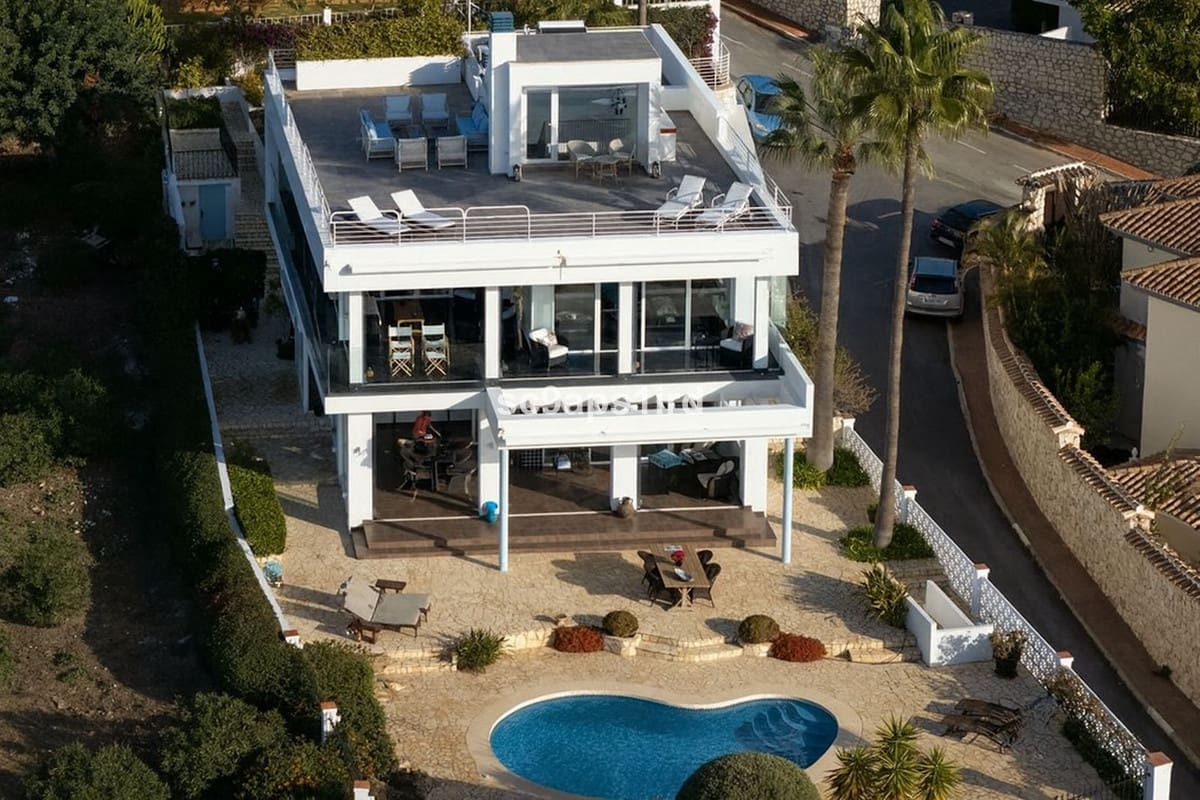 4 bedroom Villa for sale in La Capellania with garage - € 2,695,000 (Ref: 9145053)
